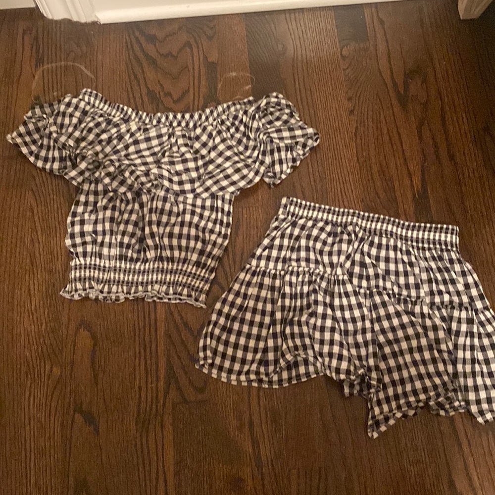black and white off the shoulder set